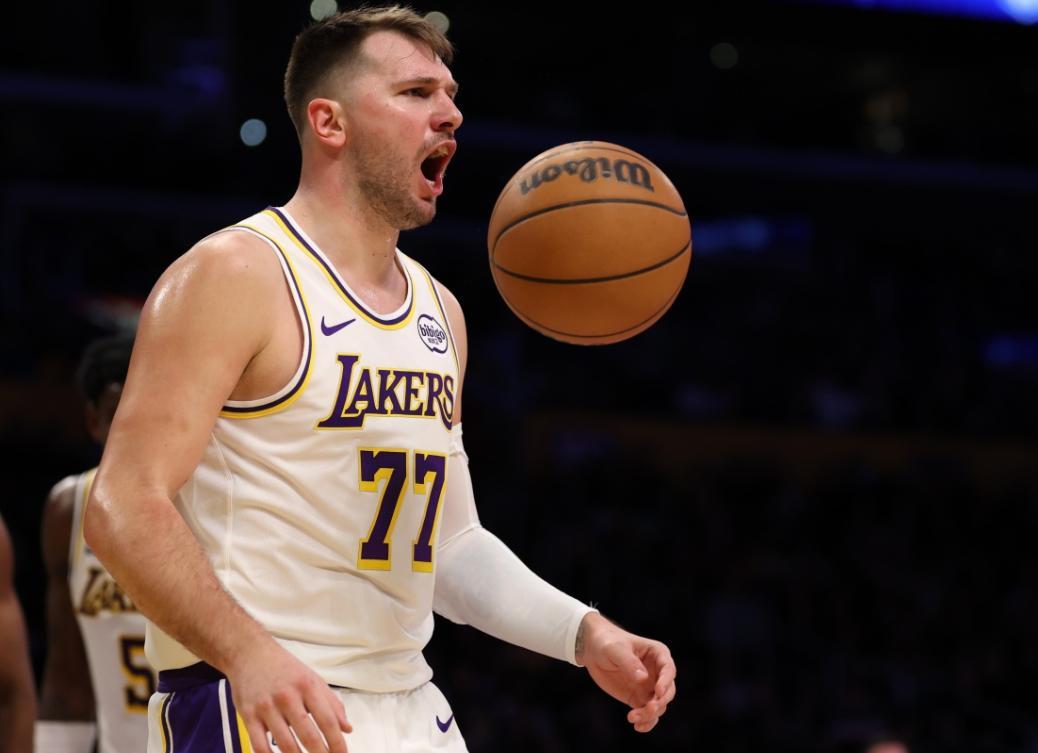 东契奇你太狠了，签1.6亿，还创造历史第一纪录，却被喷球队毒药