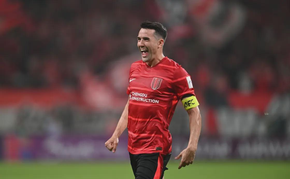 功勋队长南下！中超权力版图暗流涌动：周定洋转会背后的残酷博弈