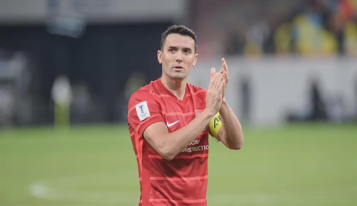 功勋队长南下！中超权力版图暗流涌动：周定洋转会背后的残酷博弈