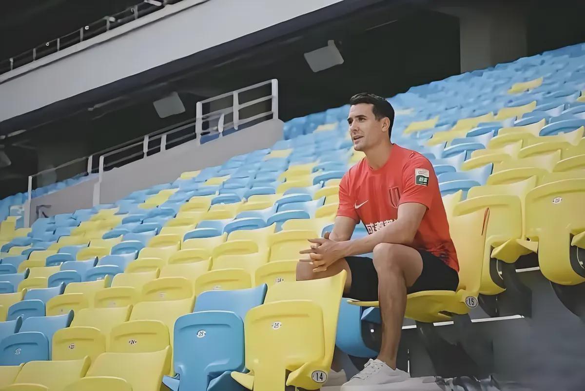 功勋队长南下！中超权力版图暗流涌动：周定洋转会背后的残酷博弈