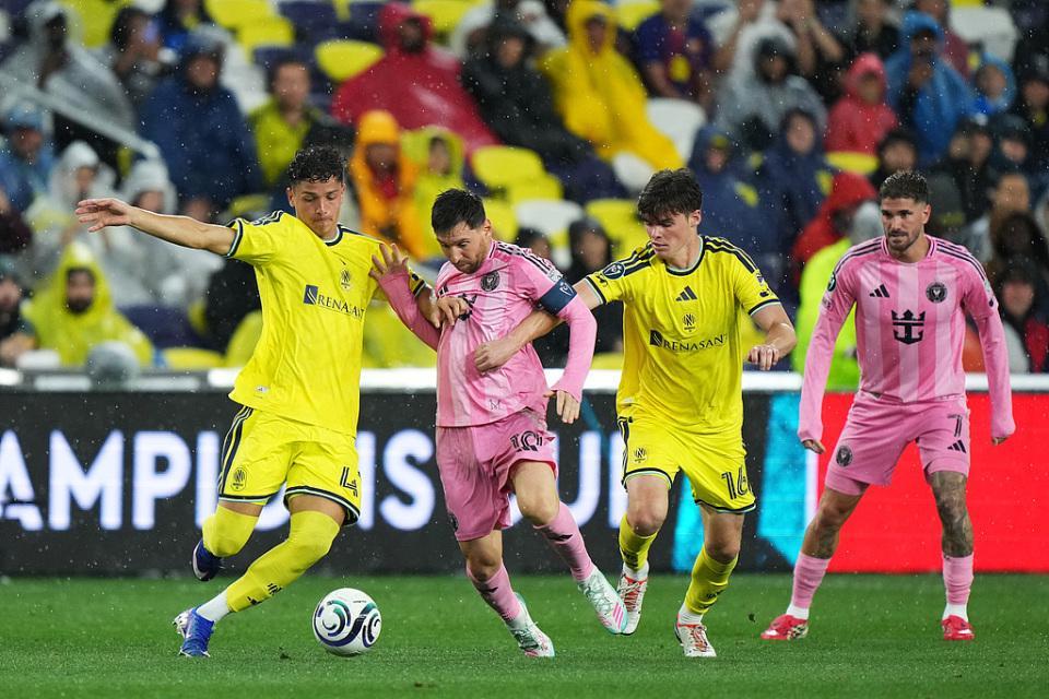 世界杯手机高清观看软件下载-他真的想赢！38岁梅西补时追防到后场铲断 队友浪射不传+愤怒摊手