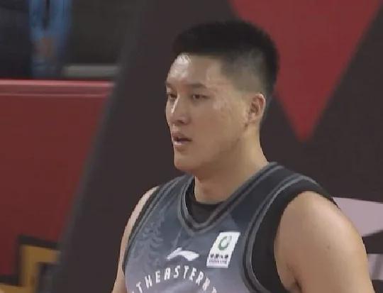 世界杯赛事直播平台下载-啊！袭裆2米25大中锋！广东队昔日三冠成员